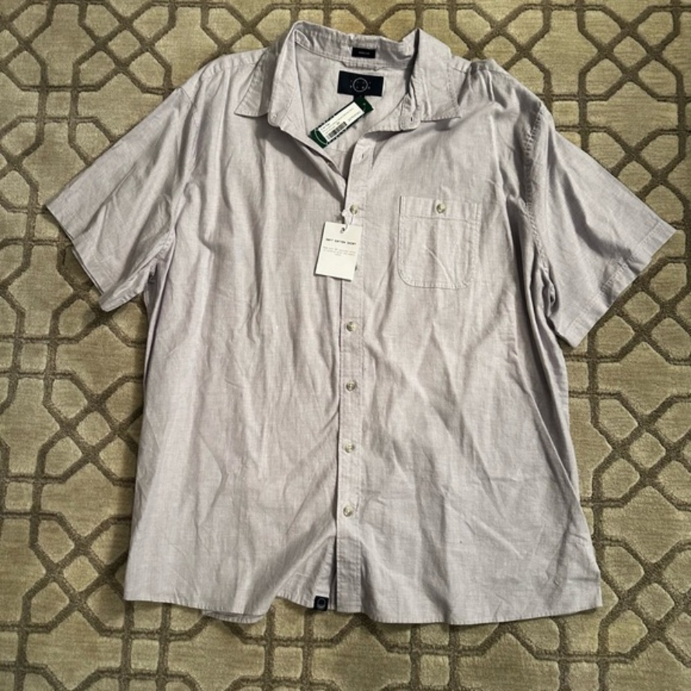 NWT Men's Very Light Purple Short Sleeve Shirt